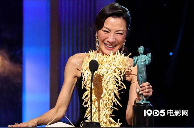 杨紫琼创纪录!成美国演员工会奖首位华裔最佳女主